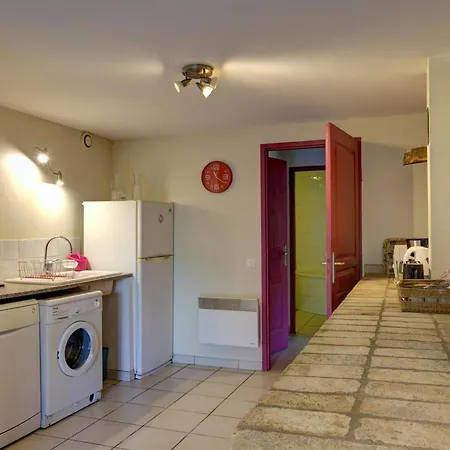 Moderne Avec Patio Privatif, Proche Parc Du Pilat, Ideal Pour Activites Plein Air Et Detente - Fr-1-496-70 Semesterbostad